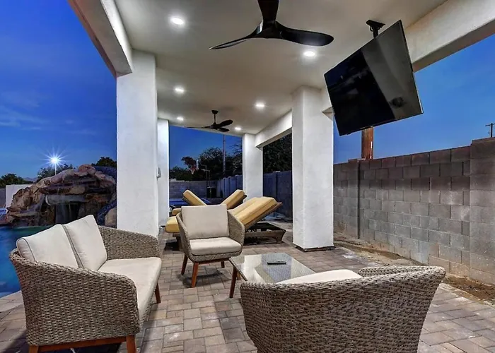 Holiday home 12 Large Bedrooms Waterfall Game Lounge
