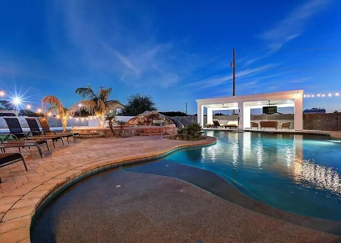 12 Large Bedrooms Waterfall Game Lounge