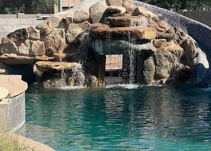 12 Large Bedrooms Waterfall Game Lounge Phoenix