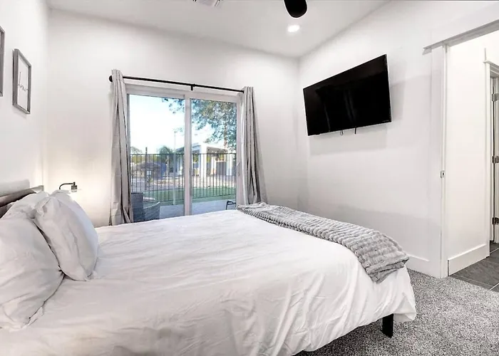 Holiday home 12 Large Bedrooms Waterfall Game Lounge Phoenix