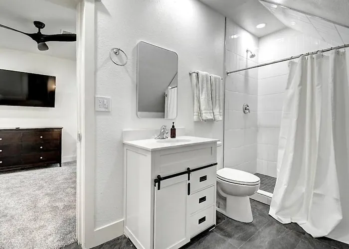 12 Large Bedrooms Waterfall Game Lounge * Phoenix