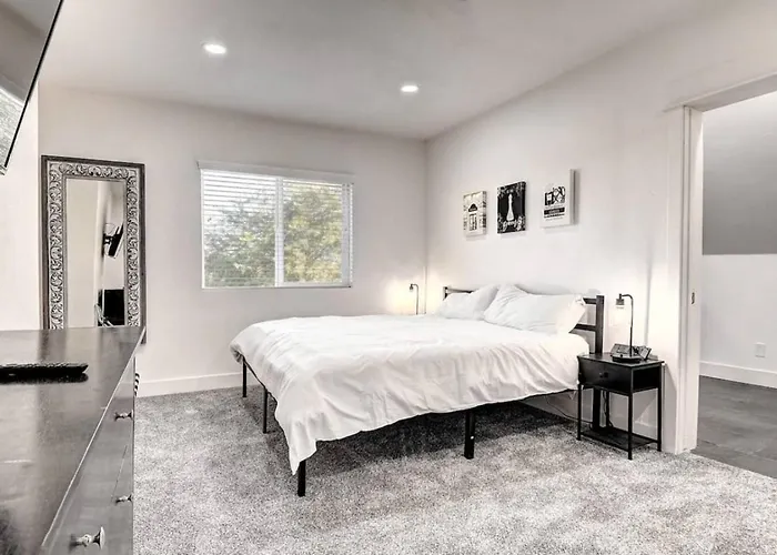12 Large Bedrooms Waterfall Game Lounge * Phoenix