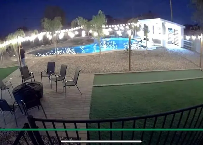 12 Large Bedrooms Waterfall Game Lounge Holiday home