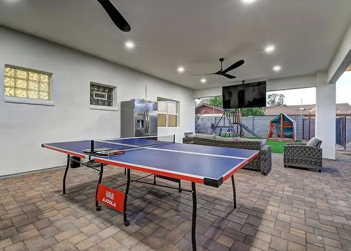 12 Large Bedrooms Waterfall Game Lounge Holiday home